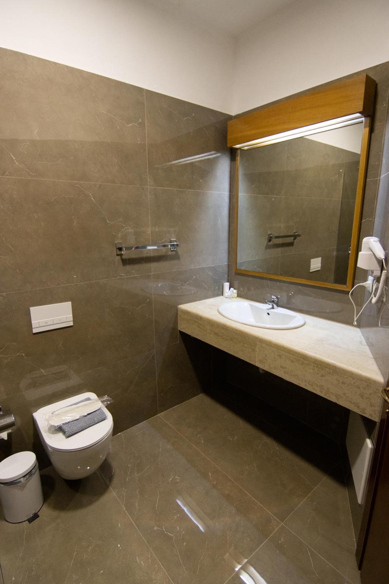 Chateau Linza Resort Tiranë Luaran gambar