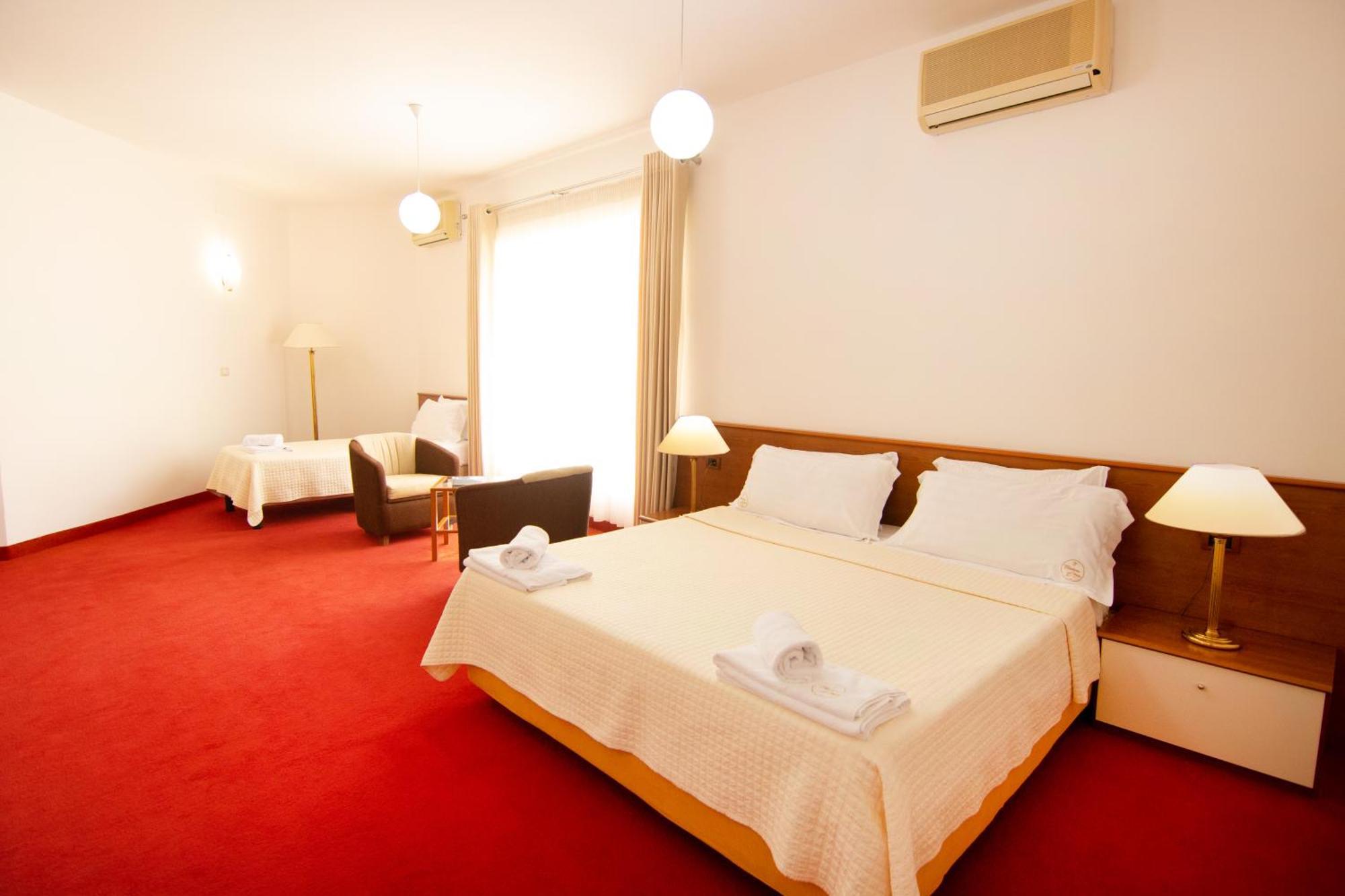 Chateau Linza Resort Tiranë Luaran gambar