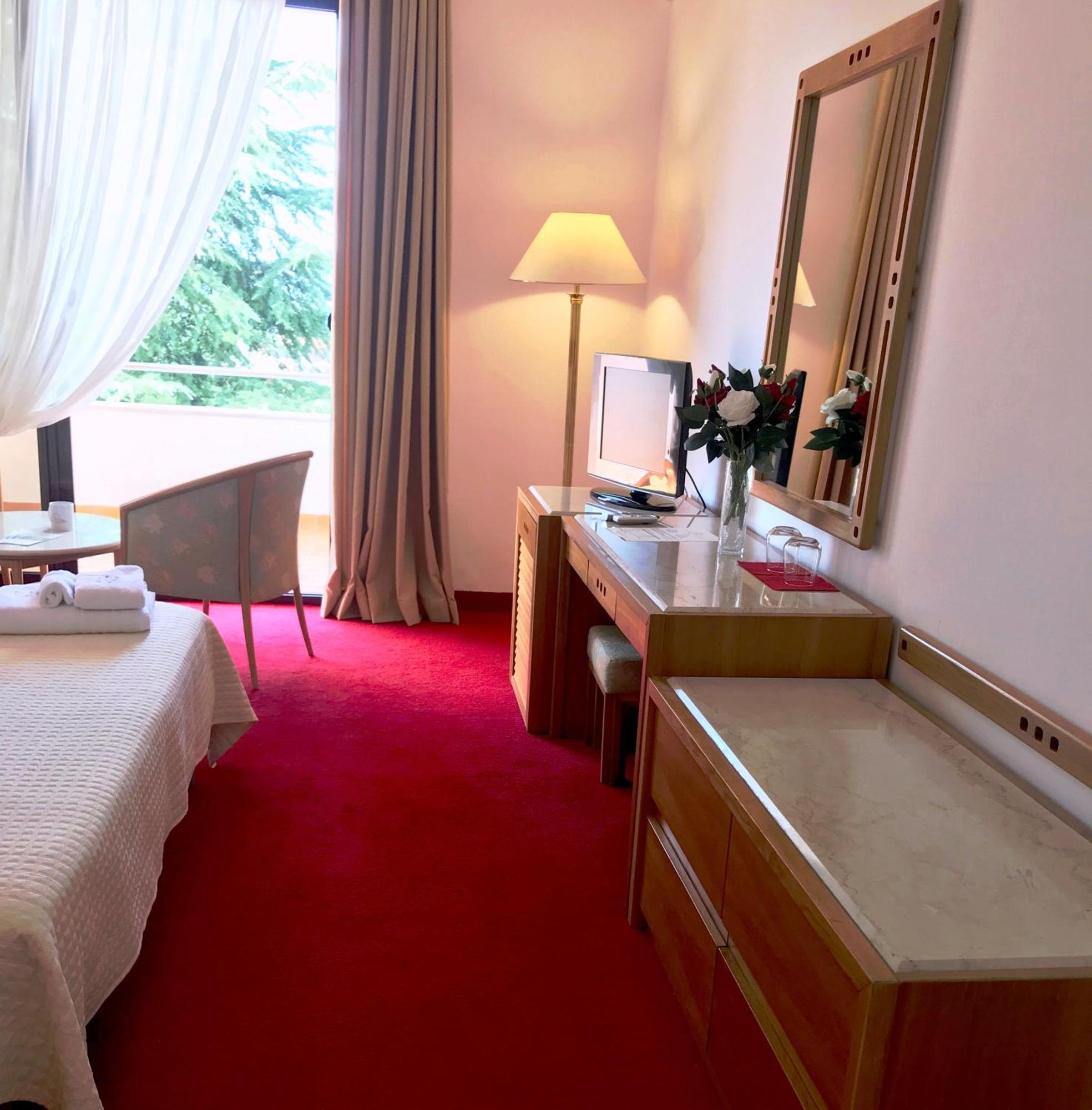 Chateau Linza Resort Tiranë Luaran gambar