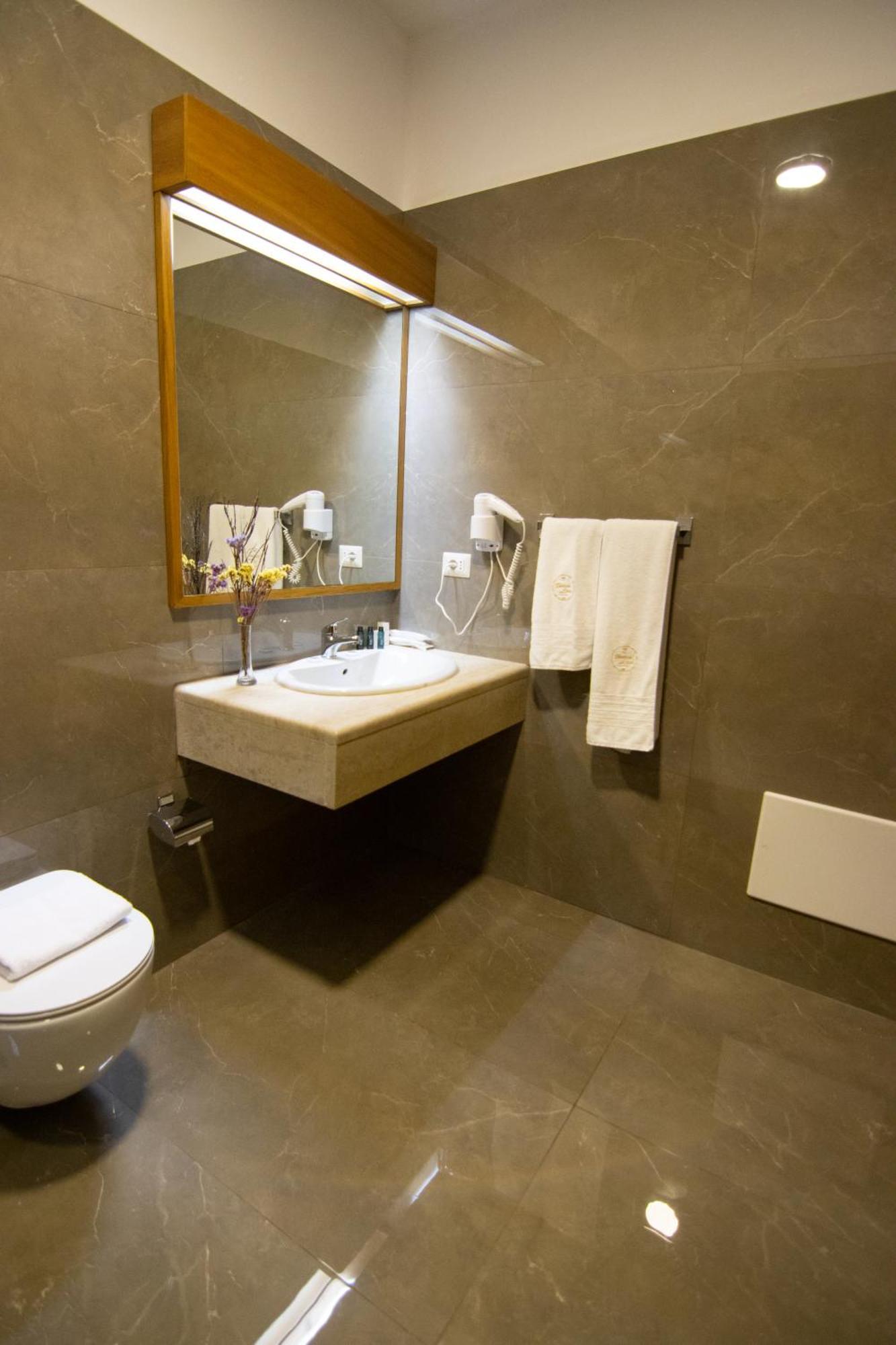 Chateau Linza Resort Tiranë Luaran gambar