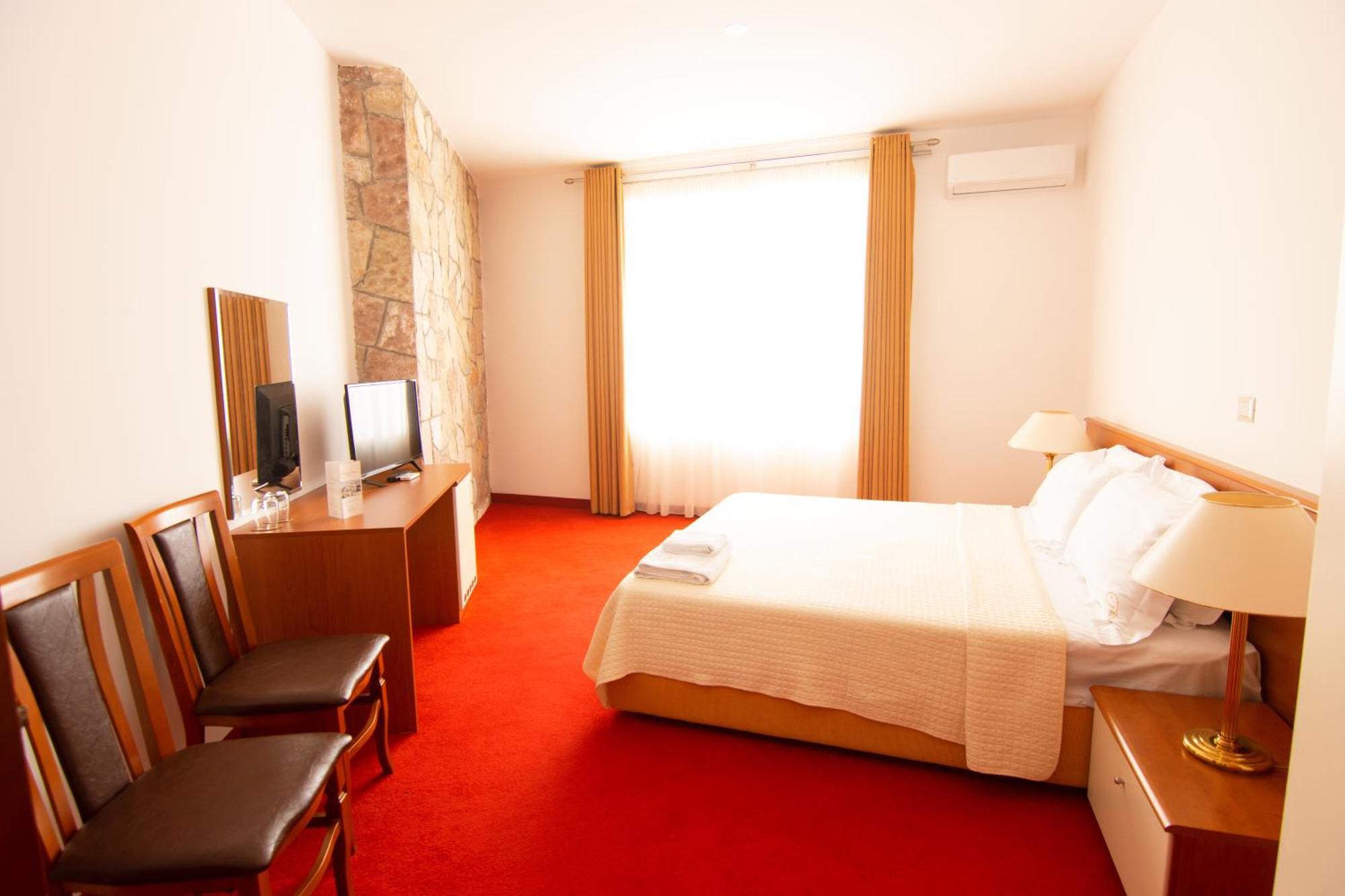 Chateau Linza Resort Tiranë Luaran gambar