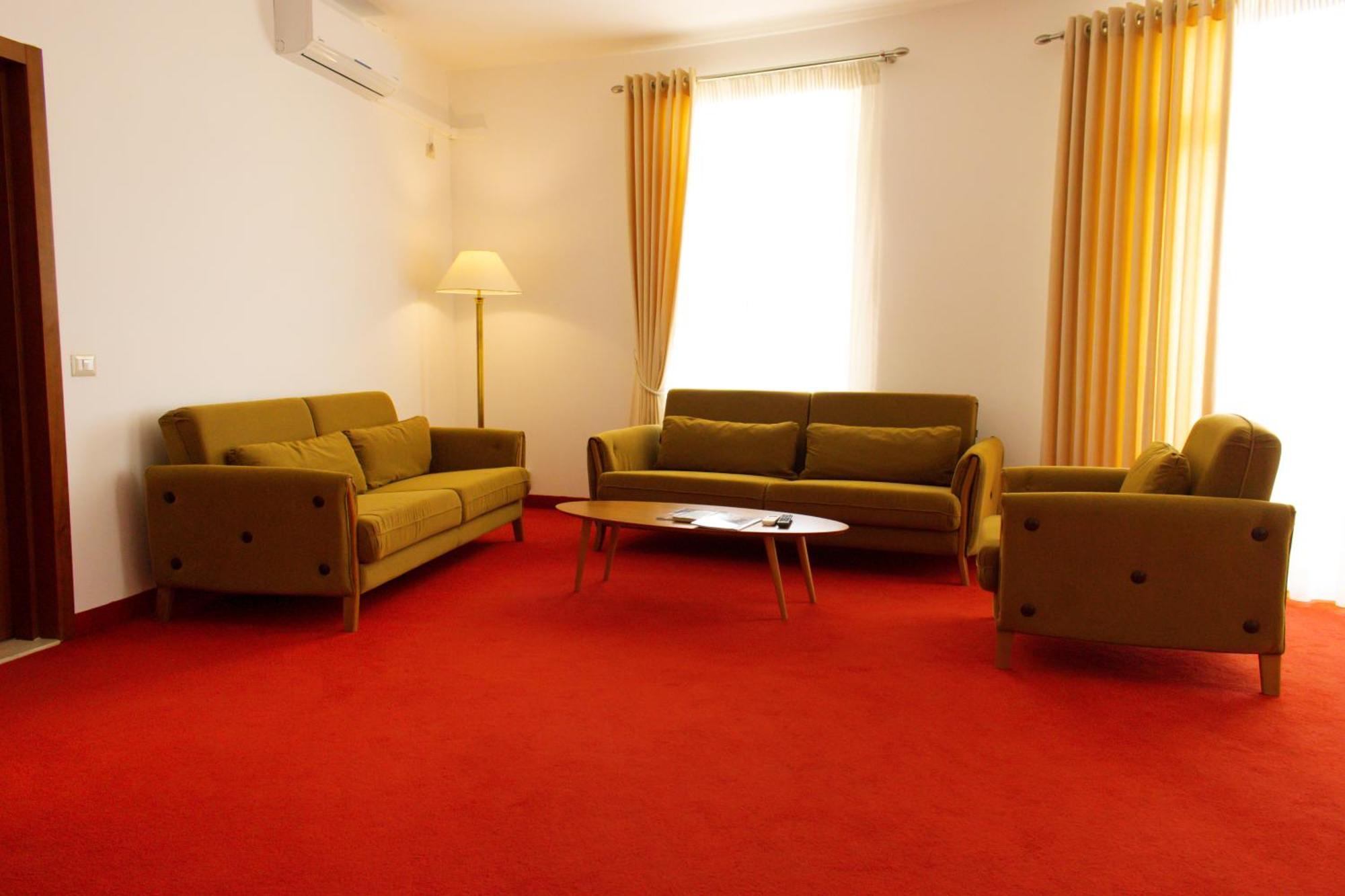 Chateau Linza Resort Tiranë Luaran gambar