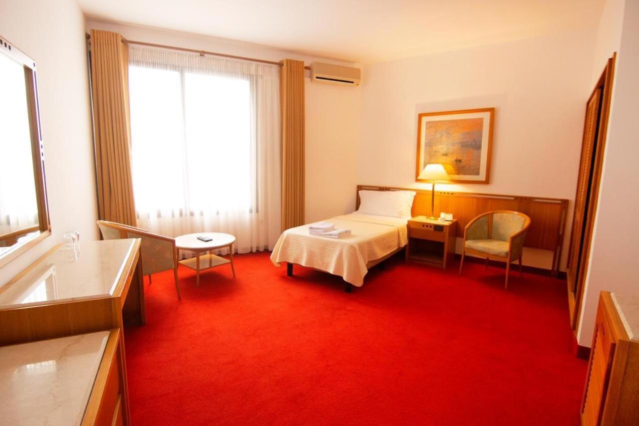 Chateau Linza Resort Tiranë Luaran gambar